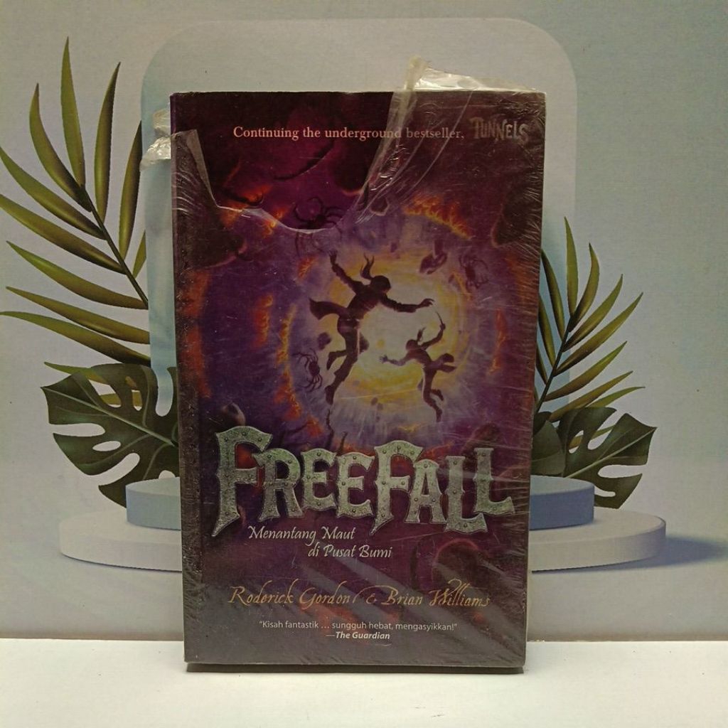 Novel Freefall By Roderick Gordon & Brian Williams Tersegel SoftCover