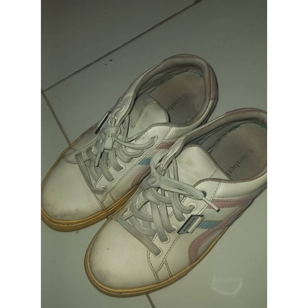 [PRELOVED] Sepatu Sneakers Brand Elizabeth