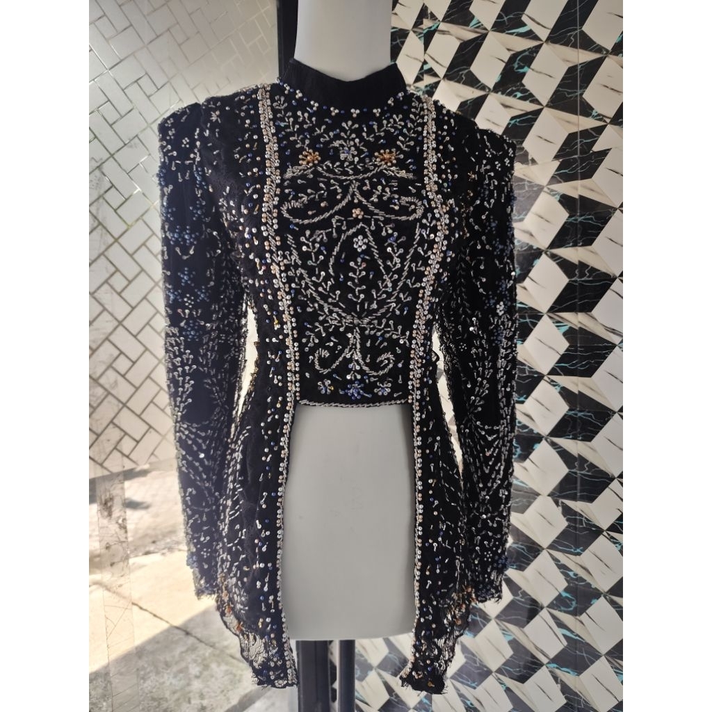 Kebaya Wisuda Hitam Kutubaru