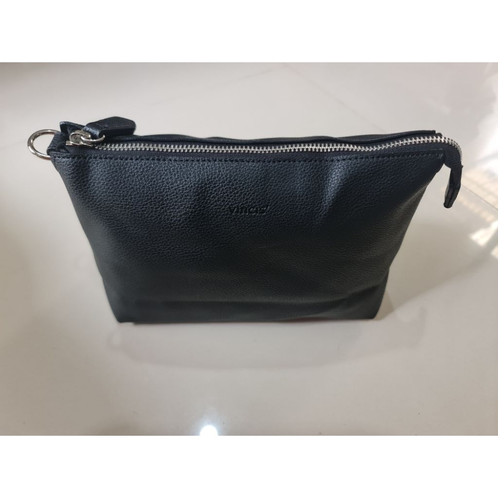 091. Tas Kulit Sling Bag Handbag Pouch Pria Wanita Vincis Bench Black
Mantan / Bekas / Second

Size 