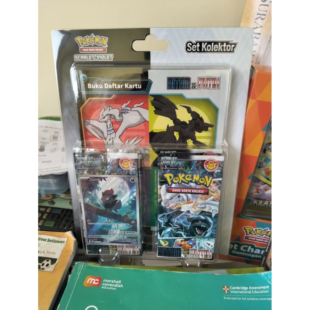 TCG pokemon set kolektor hitam putih