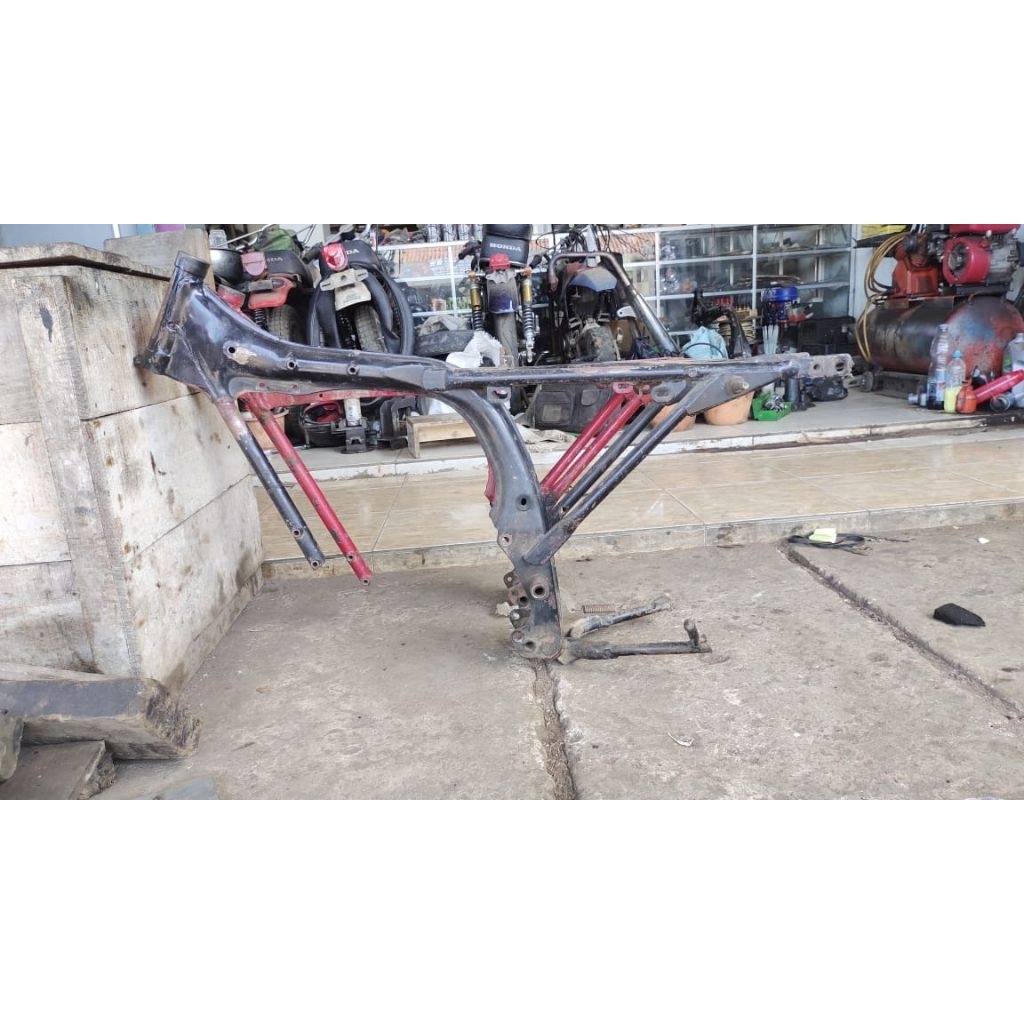 K2 Hitam Rangka Rolling Sasis Frem Frame Honda CB 100 125 Original Bekas Copotan Motor Second 2nd Si