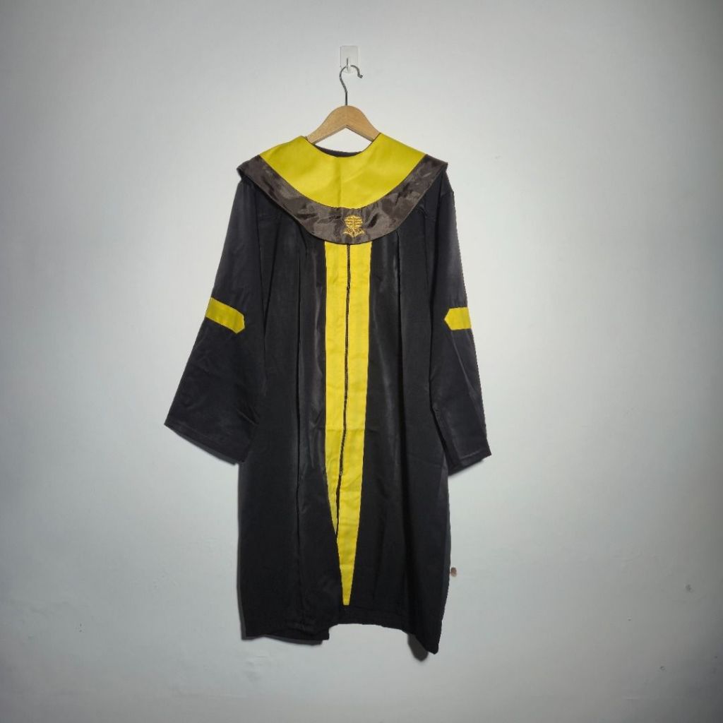 Preloved Baju Kurung & Toga Vokasi Universitas Terbuka Hitam One Size