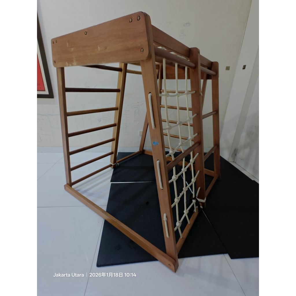 Playground Anak di Rumah – Monkey Bar Kayu + Ayunan + Panjat (Masih Kokoh)