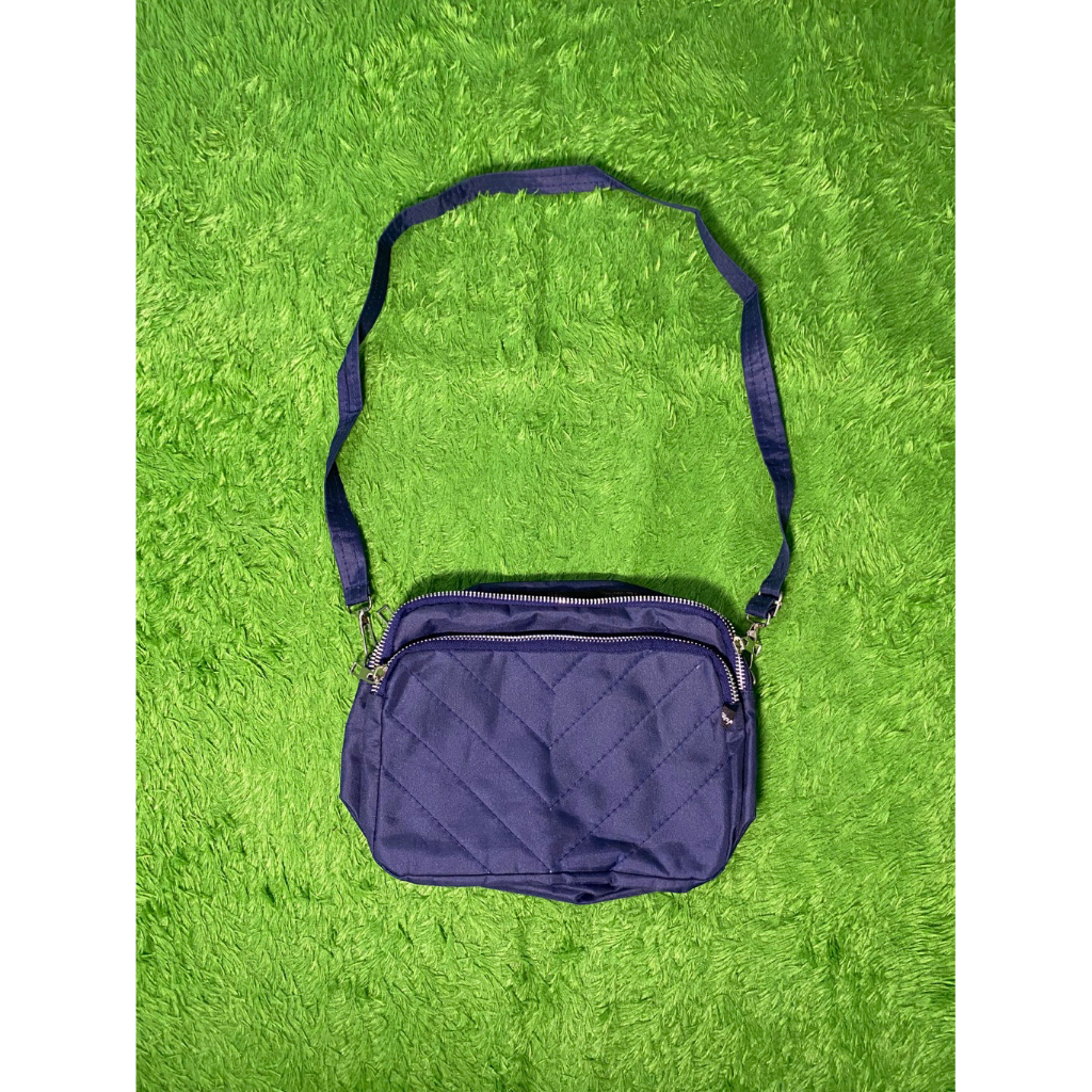 Preloved Tas Selempang Navy