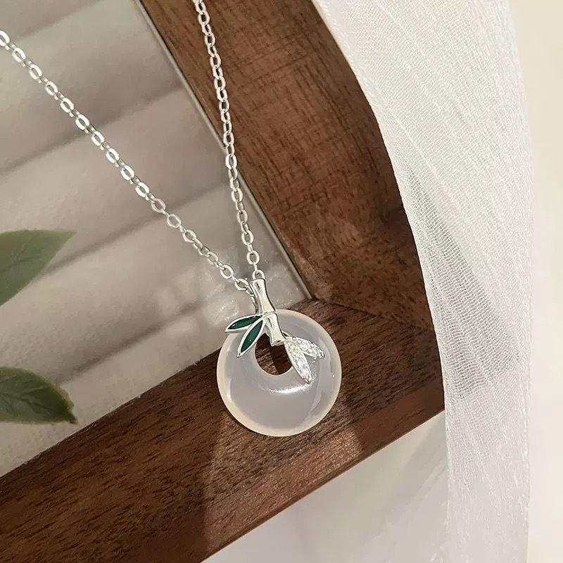 Perhiasan Twilight-Kalung Gesper Perdamaian Bambu Gaya Cina Baru Leher Perak Dingin