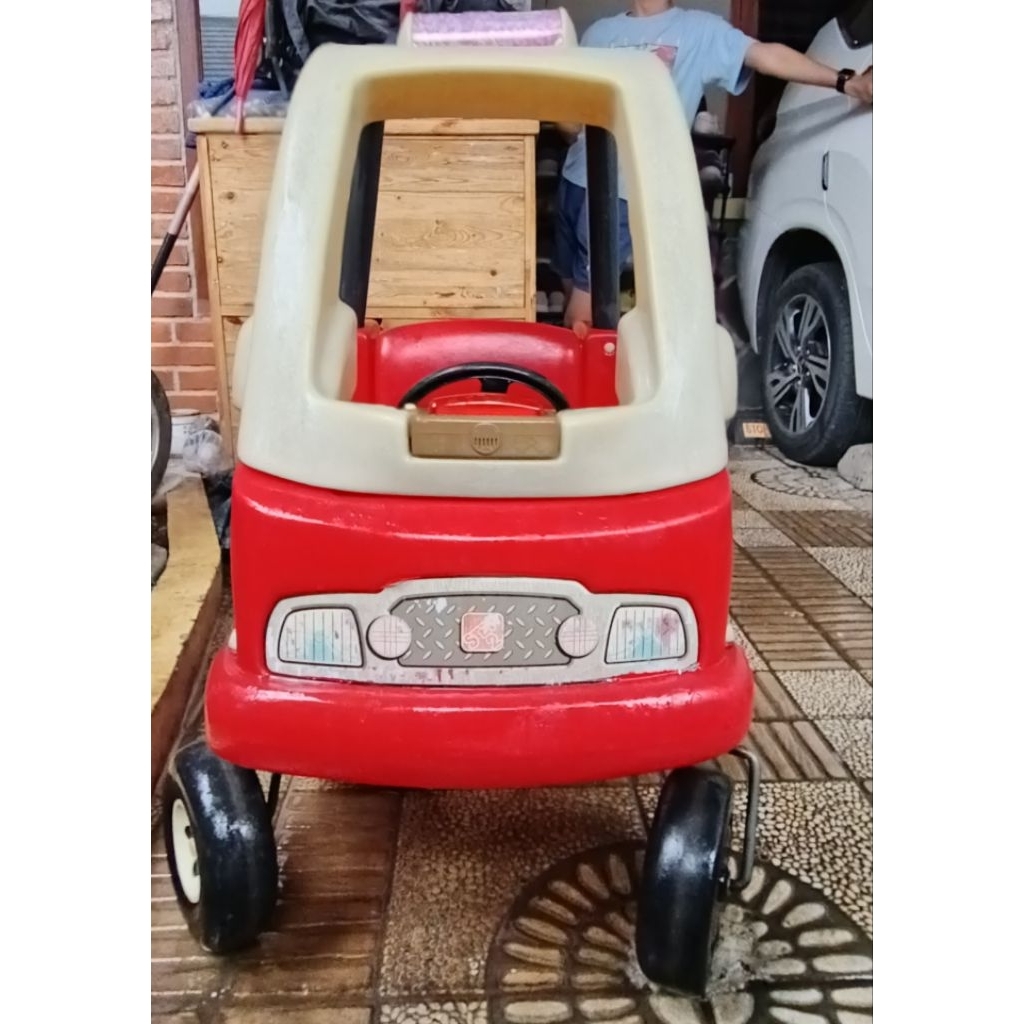 Mainan Mobil Bisa dinaikin berdua (Little Tikes)