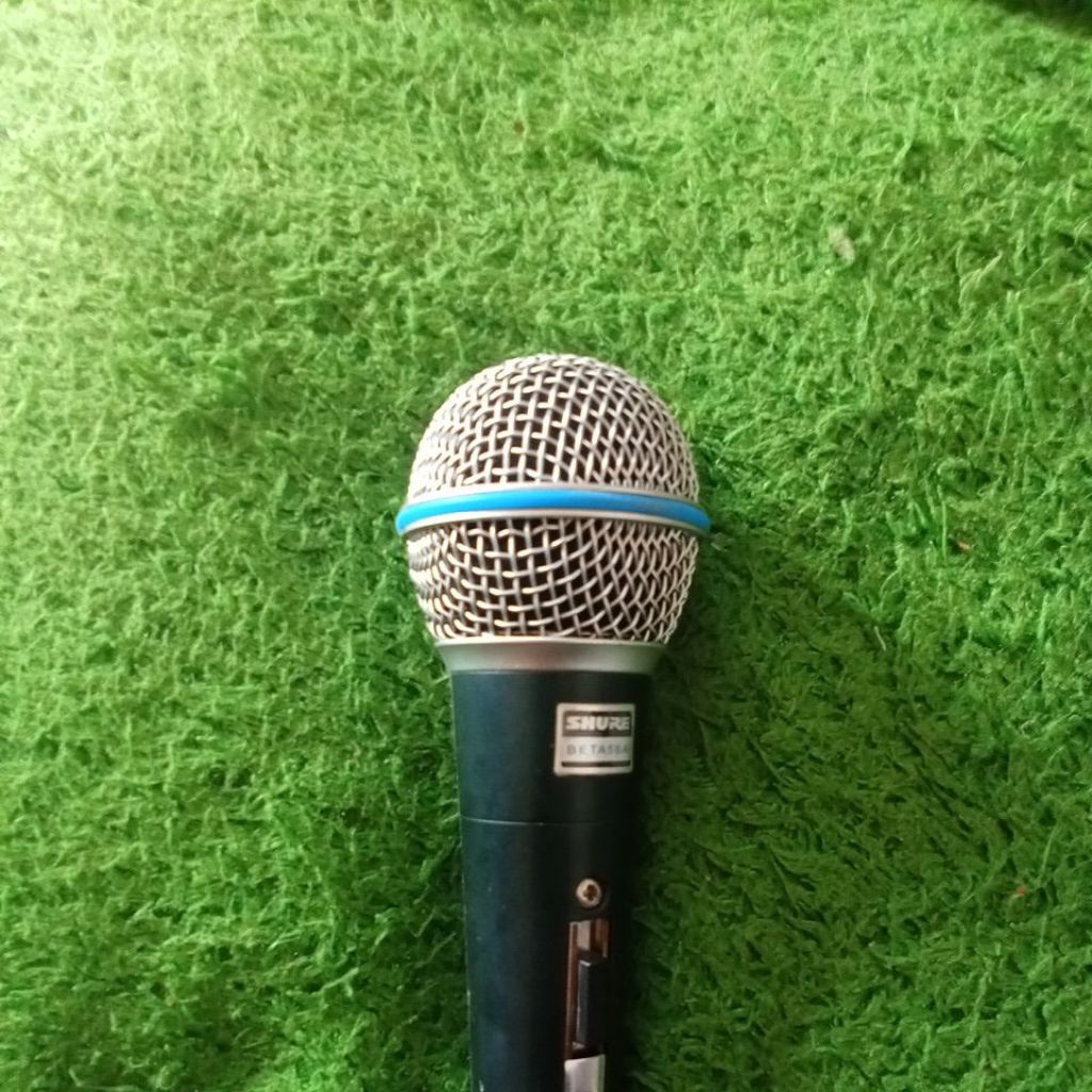 Mikrofon Shure SM58 dengan Suara Profesional dan Tahan Lama