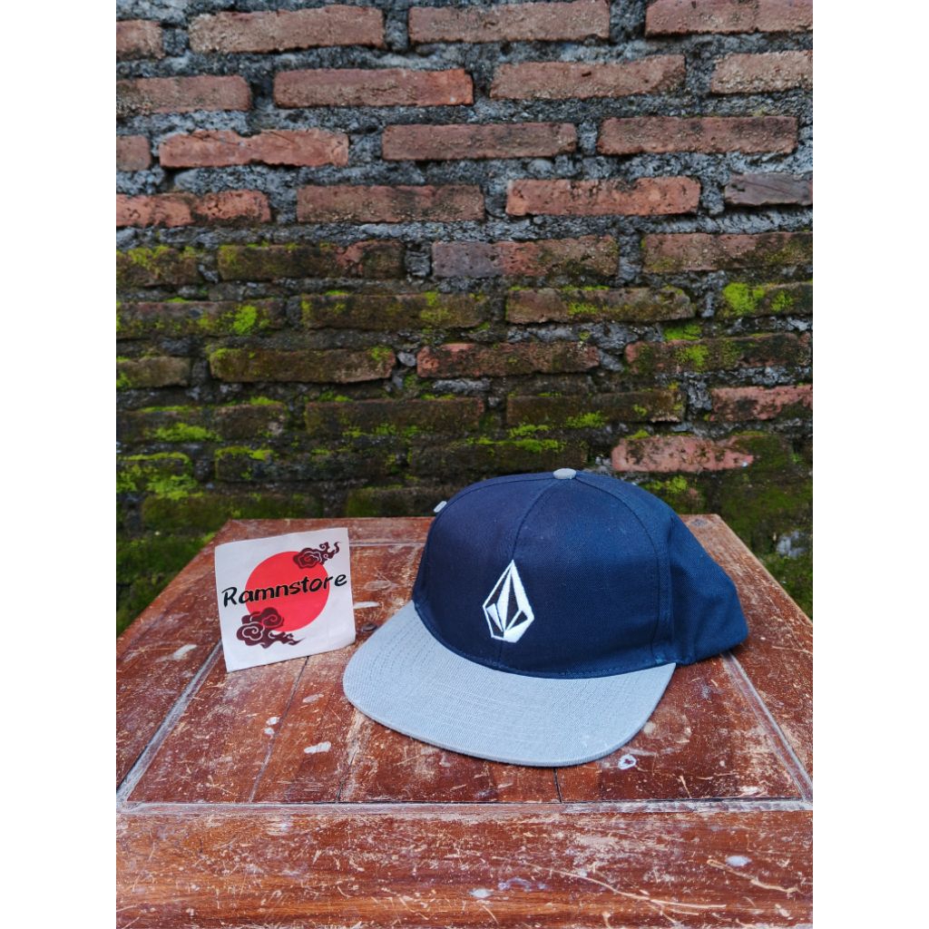 topi volcom