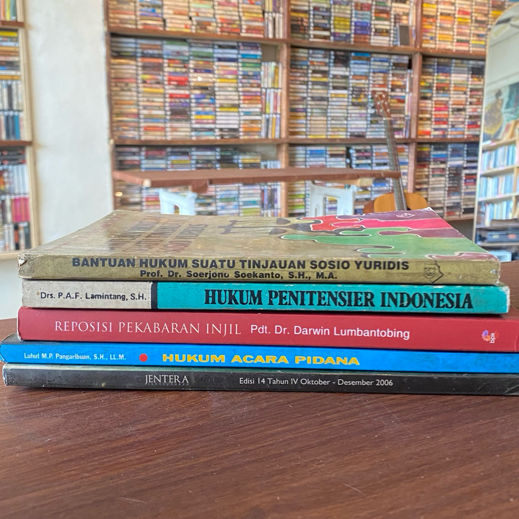 Bantuan Hukum Suatu Tinjauan Sosio Yuridis - Soerjono Soekanto | Hukum Penitensier Indonesia - P.A.F