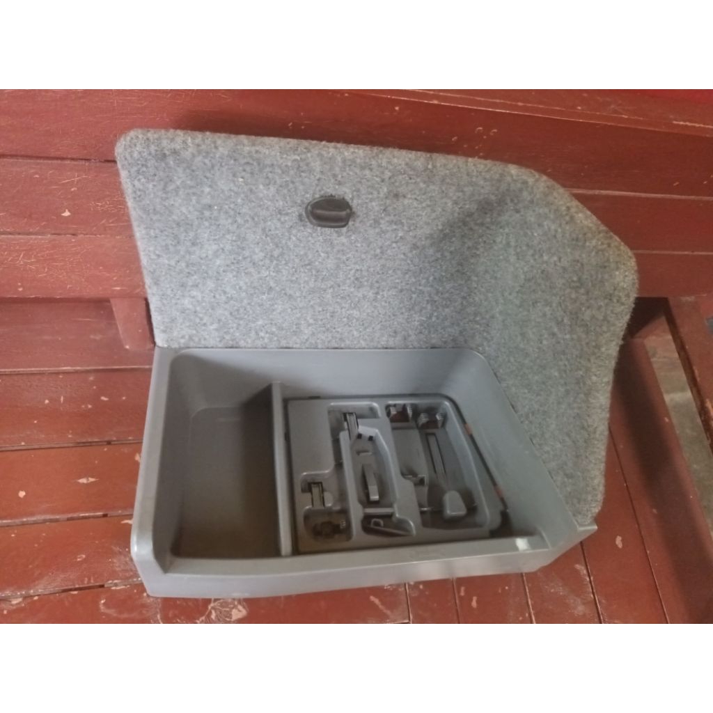 Cover tutup Accu Aki Bagasi BMW E90, E91,E92,E93