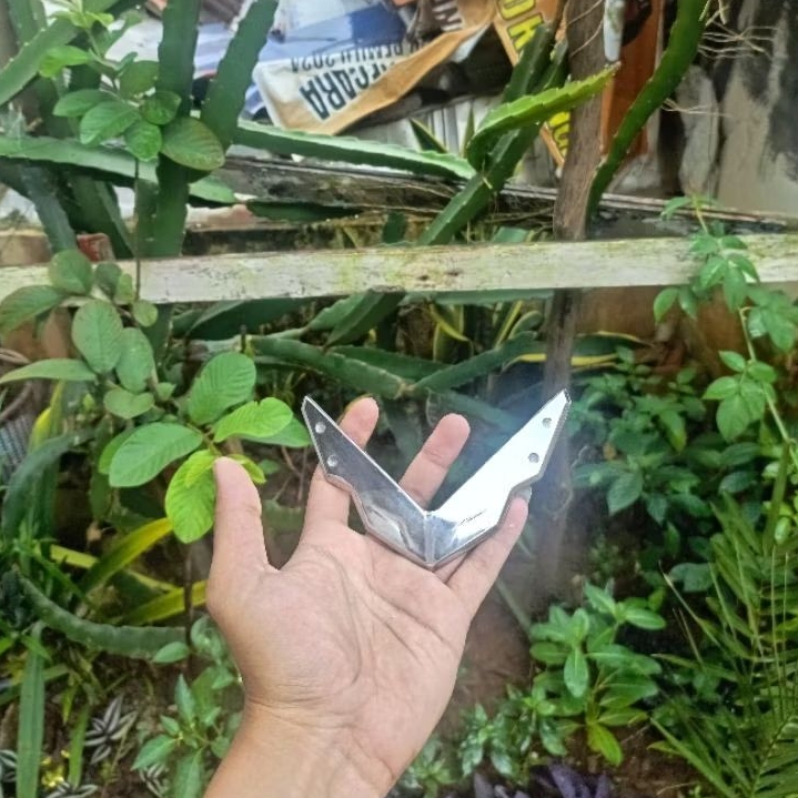 Garnish V lampu V batok Depan Honda vario 150 -125 2015 LED Old Krom