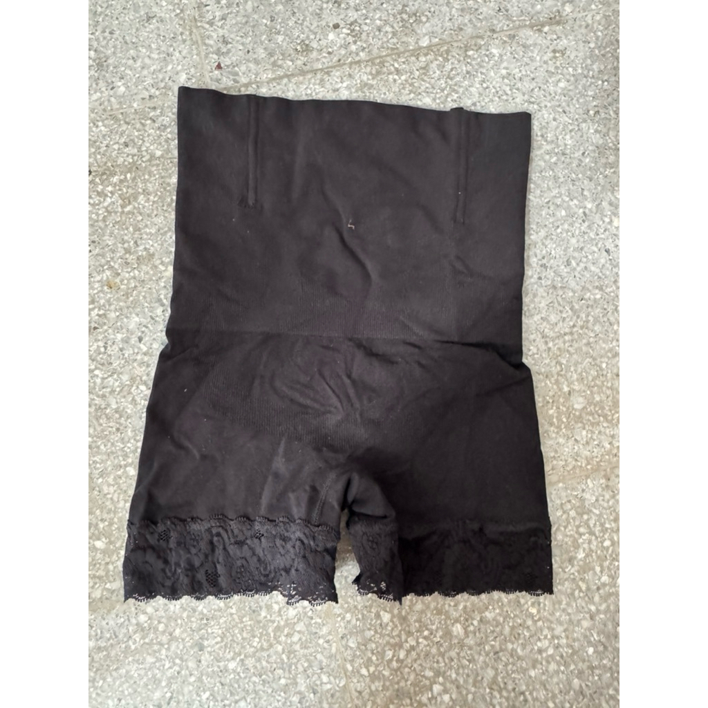 KORSET CELANA WANITA PRELOVED