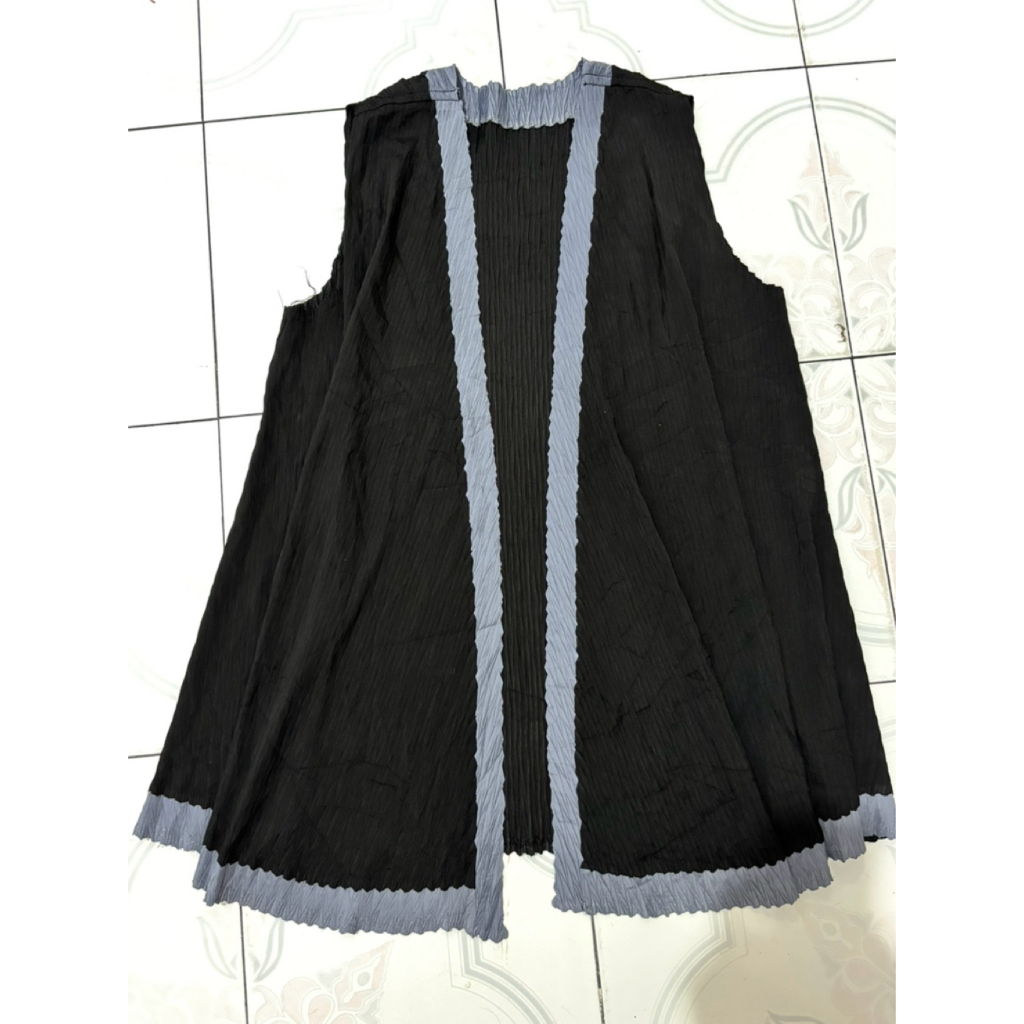 Preloved Outer Hitam Panjang Wanita