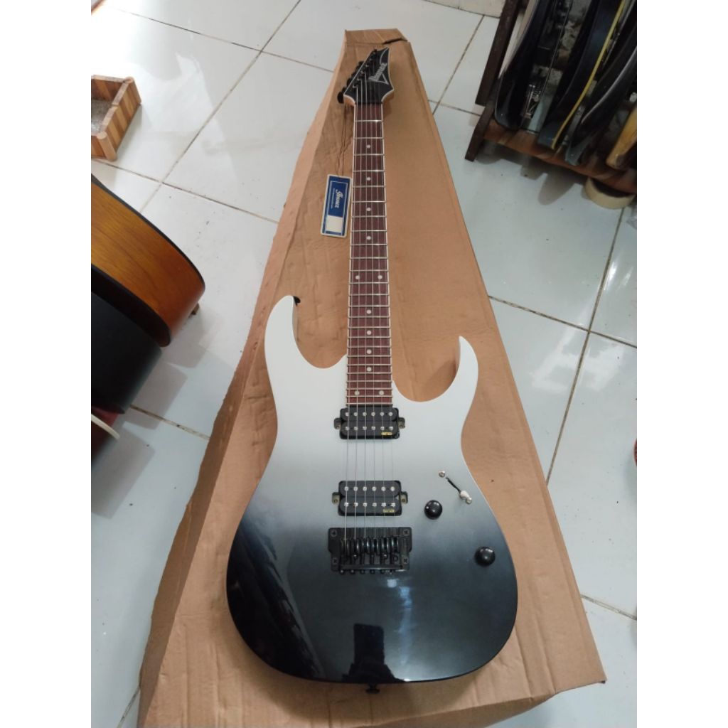 Gitar Ibanez RG