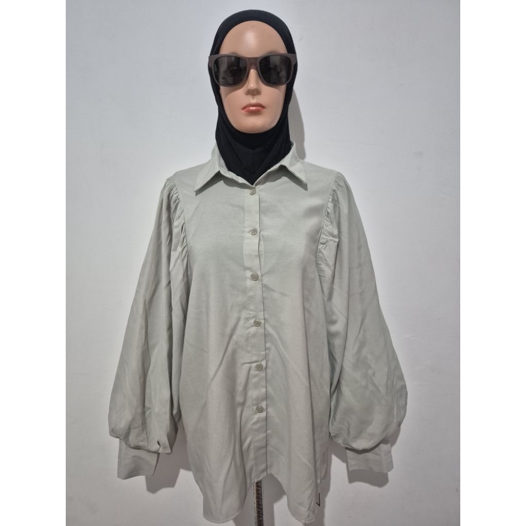 Kemeja lengan balon warna sage (INGNI)