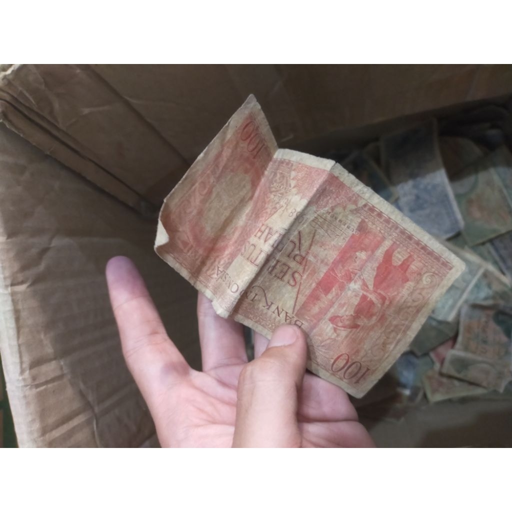 Uang Kuno Duit Lama Indonesia di jamin asli garansi. kondisi jelek di makan rayap koyak lubang.