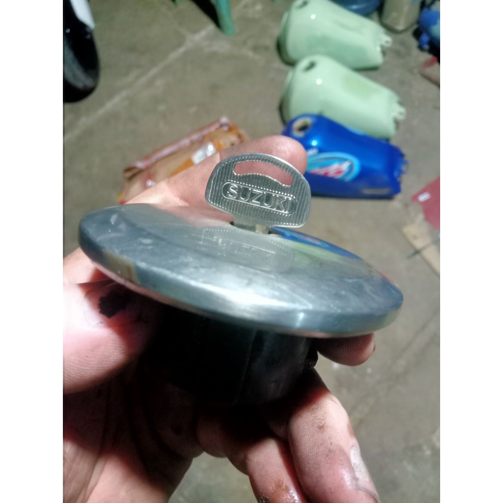 tutup tangki ORI TS 125 + kunci ori