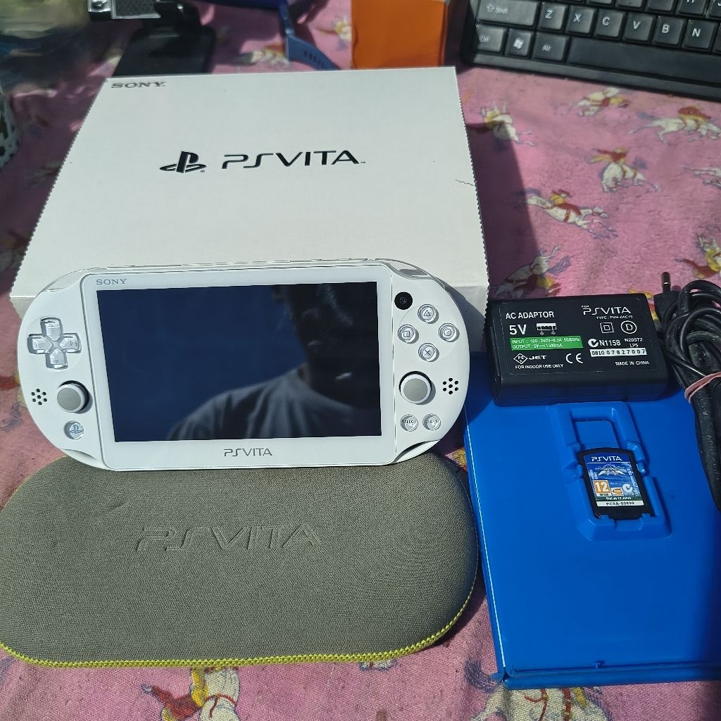 Ps Vita Slim White OFW 8GB Bonus Game