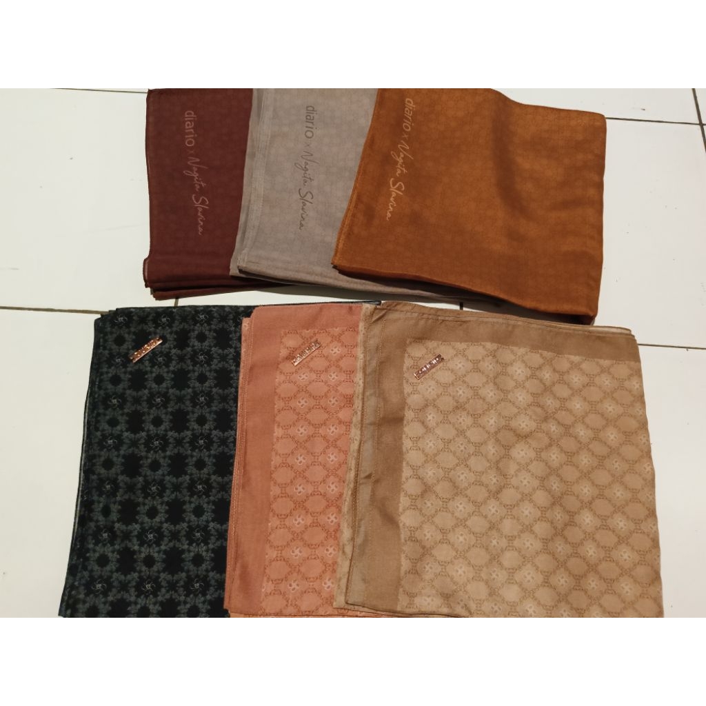 preloved kerudung segiempat diario X Nagita slavina