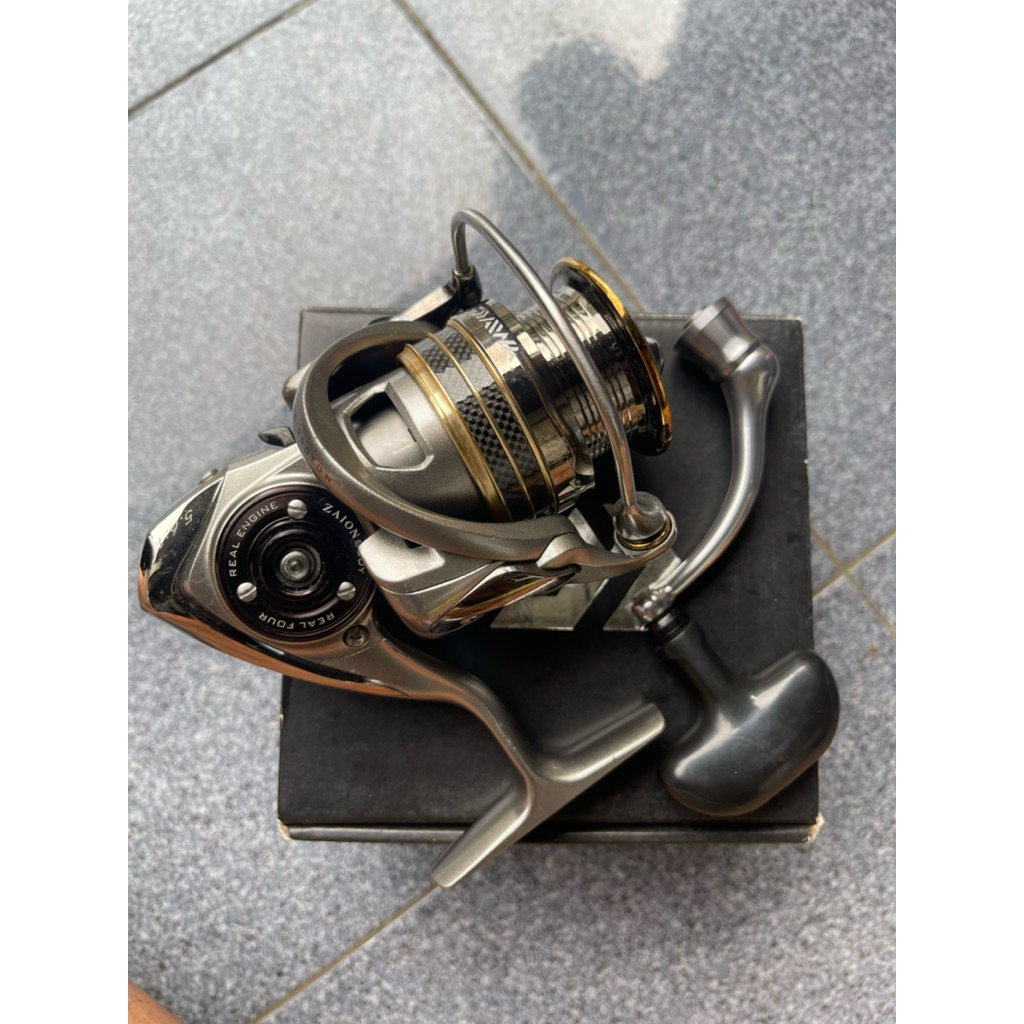 12 Daiwa Luvias Batik 2510 PEH