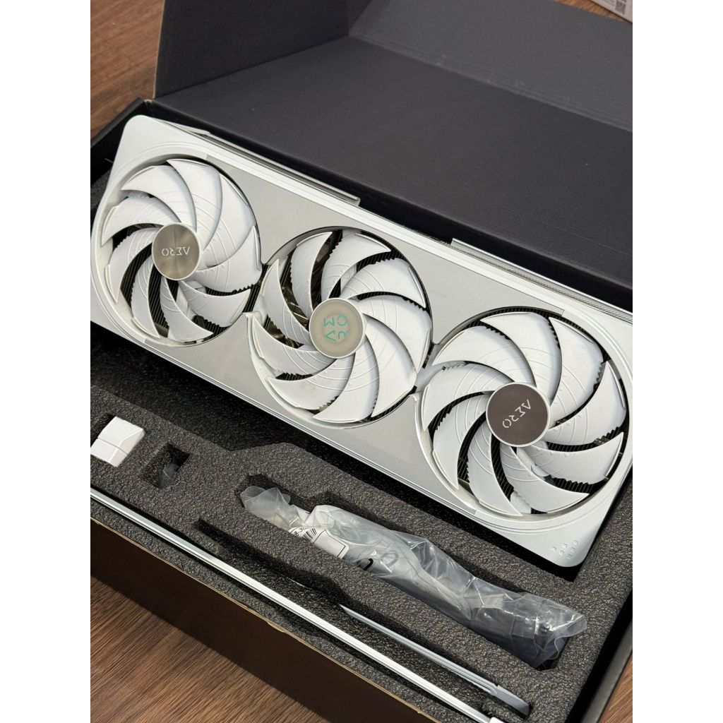 VGA GIGABYTE RTX 5070TI AERO 16GB
