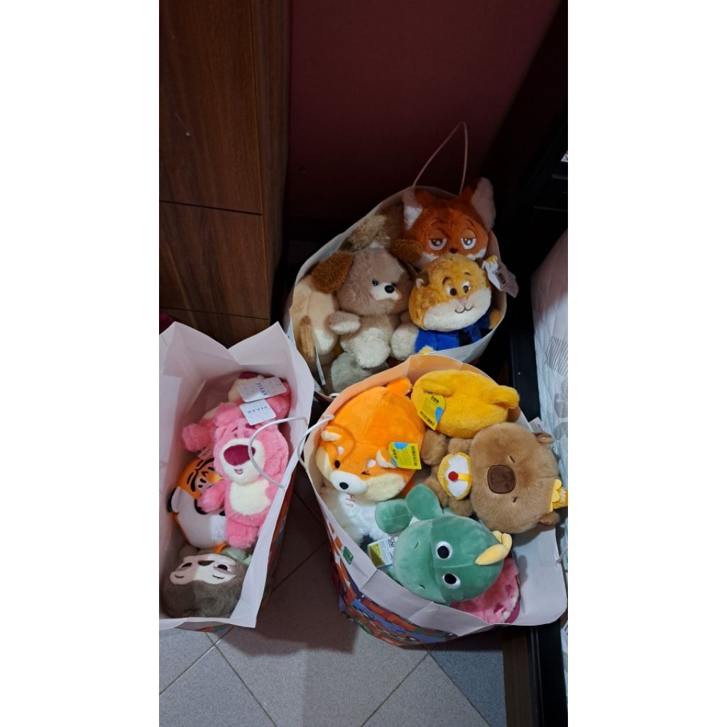 boneka lotso disney pixar