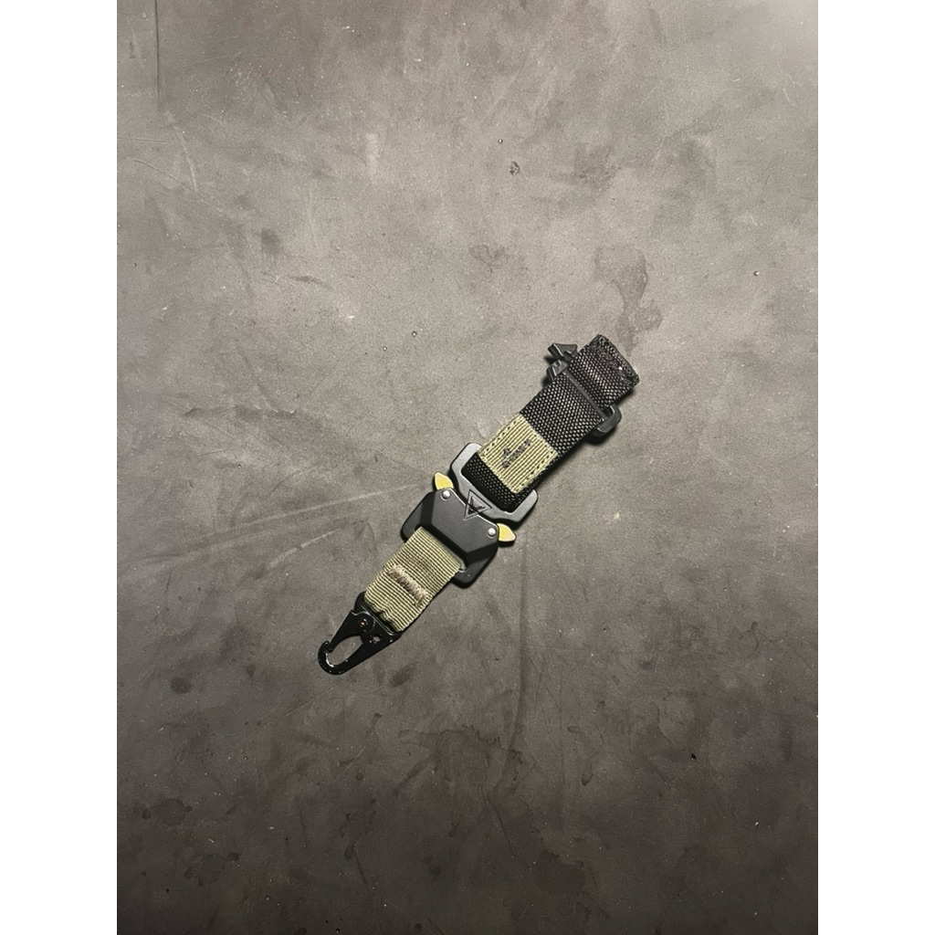 IDR EDC Keychain holder with alluminium buckle and snap hook, holder belt untuk kunci motor wireless