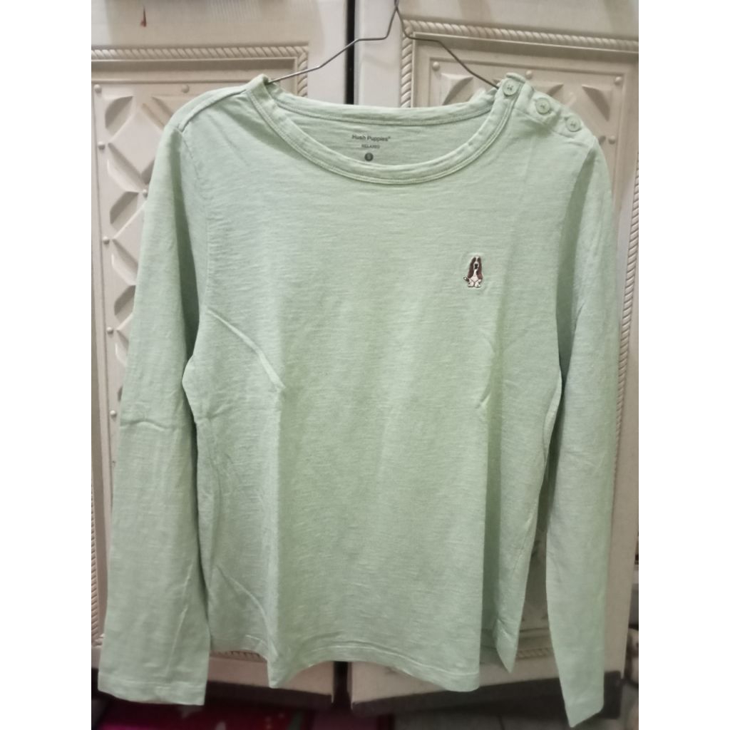 Preloved kaos wanita hush puppies