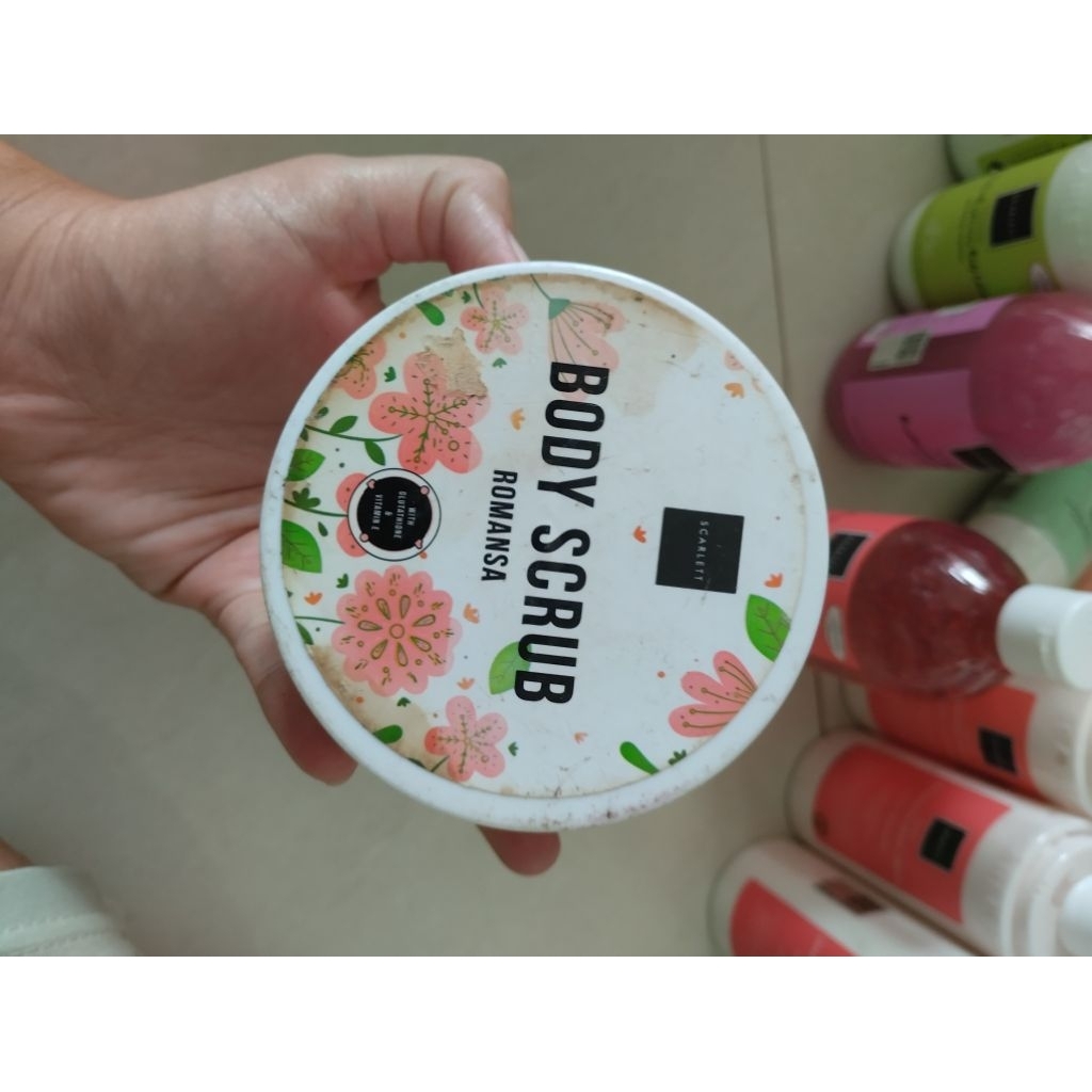 Scarlett Body Scrub Romansa