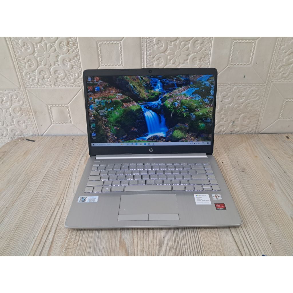 Hp 14s-dk1524AU AMD Athlon Silver 3050U 8/512 ssd mulus sekali
