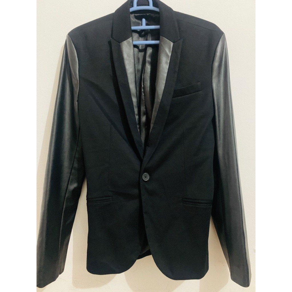 Preloved ZARA man. Blazer slim fit / Jas ZARA pria dengan lengan berbahan kulit premium