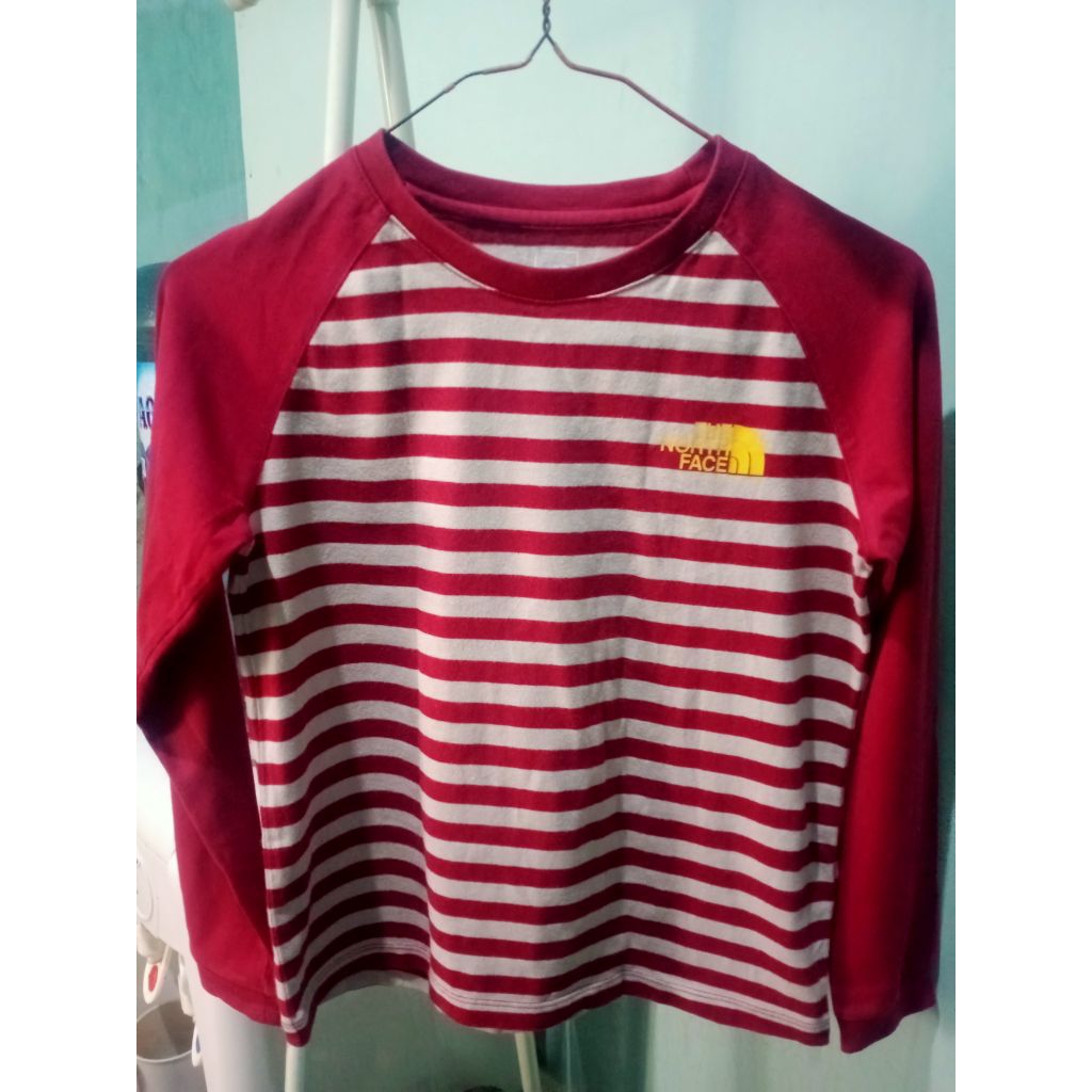 Preloved Kaos Salur Atasan Anak laki laki dan perempuan lengan panjang size tag130 Merk The North Fa