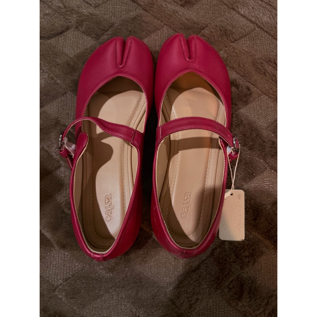 BRAND NEW PRELOVED CAJSA MISAKI RED (Size 40)