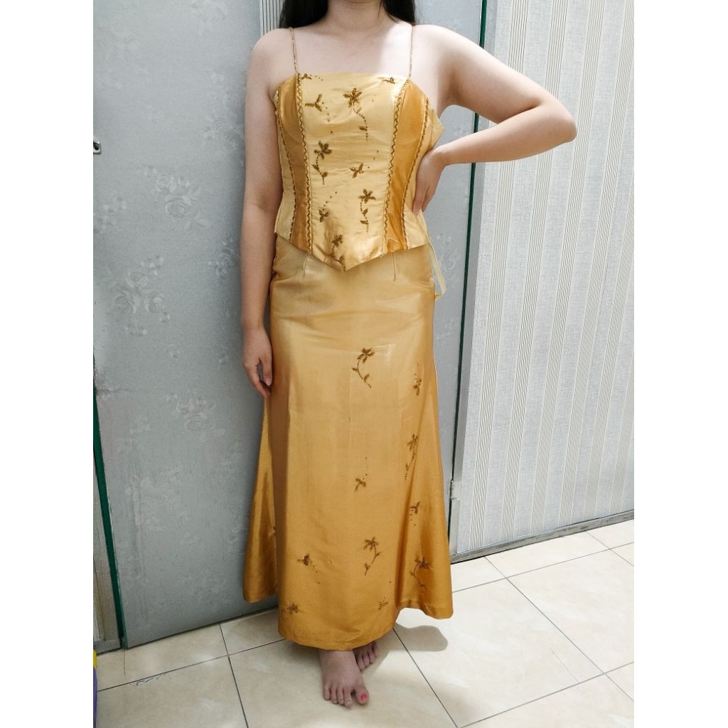 (PRELOVED) BACA DESC Dress Pesta Set Atasan Korset dan Rok Panjang Mermaid Satin Gold Emas