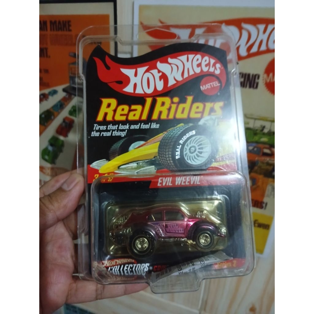 Hot Wheels Evil Weevil Ungu Metalik Seri Real Riders Nomor Holo 2992/10000 Free Protector Mobil Main