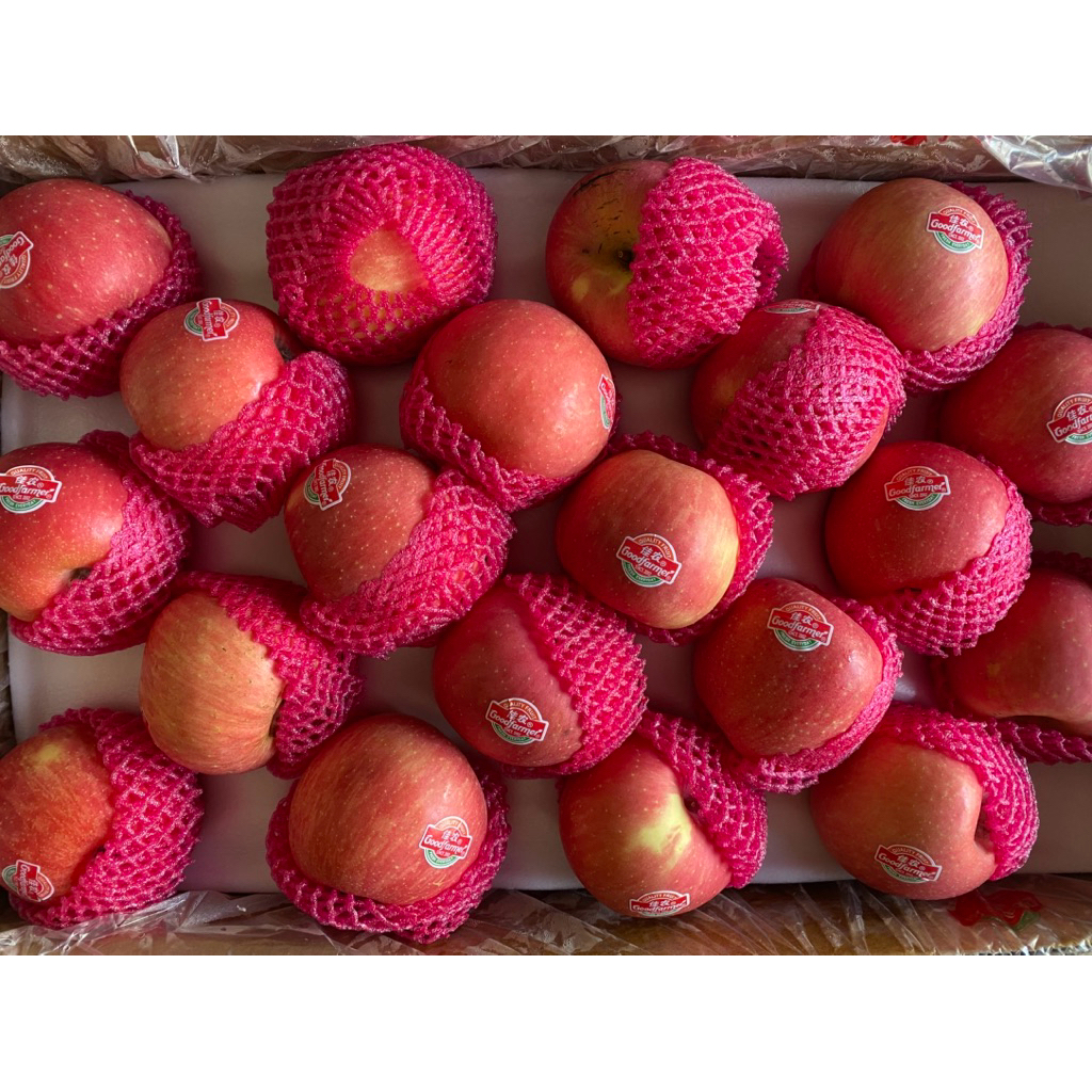 Buah apel fuji merah manis / buah apel import