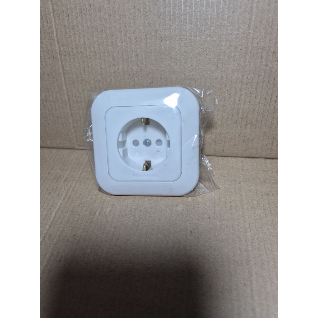 Stop kontak Panasonic IB inbow cp warna putih/white