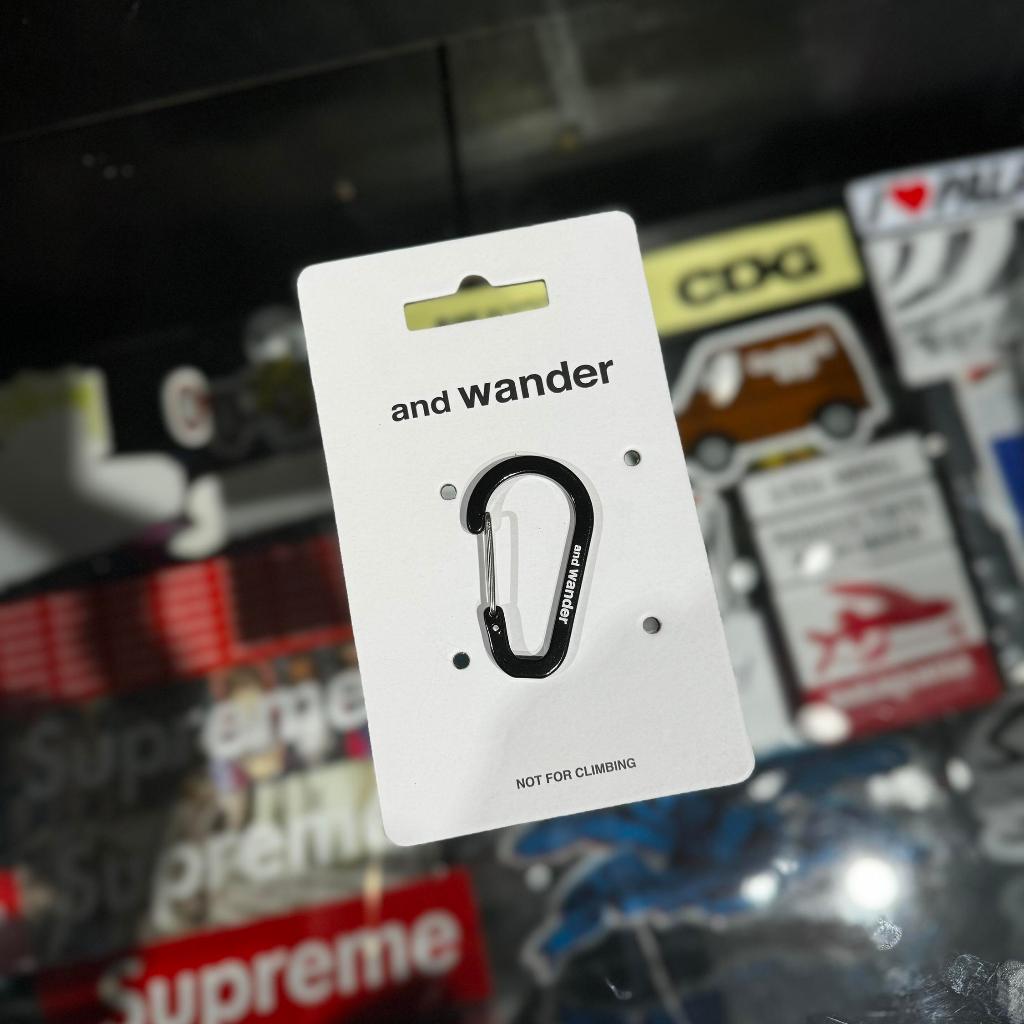 AND WANDER - CARABINER KEY SMALL BLACK