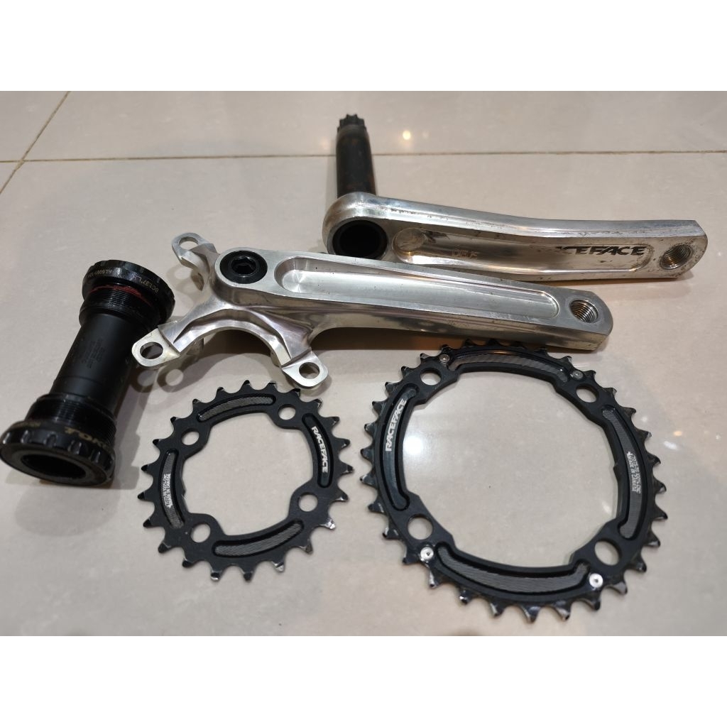Crankset sepeda MTB RACEFACE DEUS bcd 104 matrial CNC double chainring 32/22T BB Token ,RARE ITEM