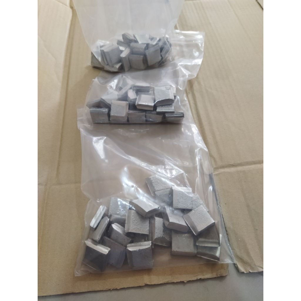 timah pancing hitam kotak