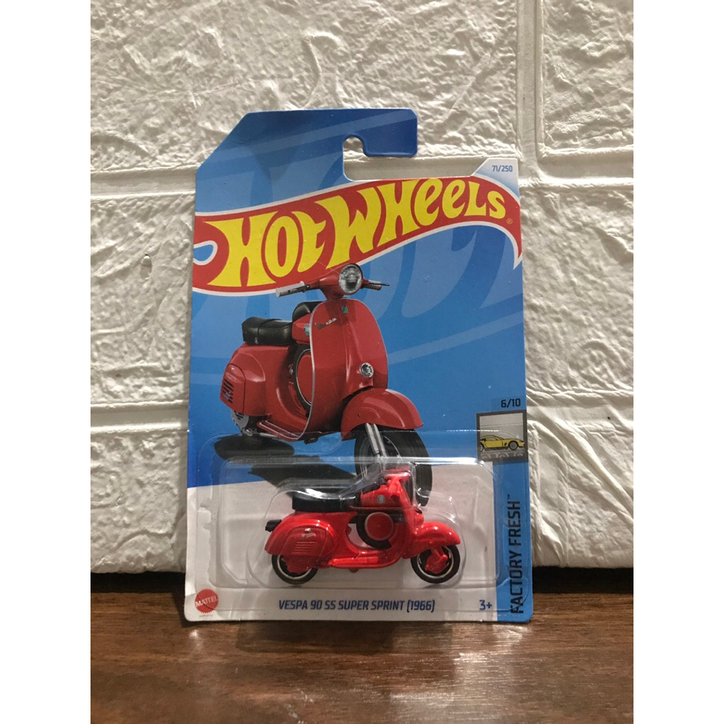 Hotwheels Godzilla, Mercy, Vespa