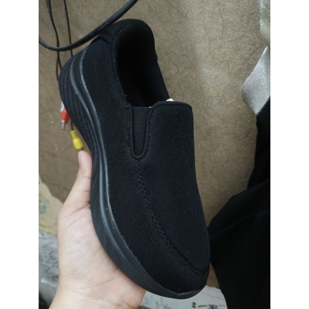 sepatu sekolah hitam full slip on Nevada ori
