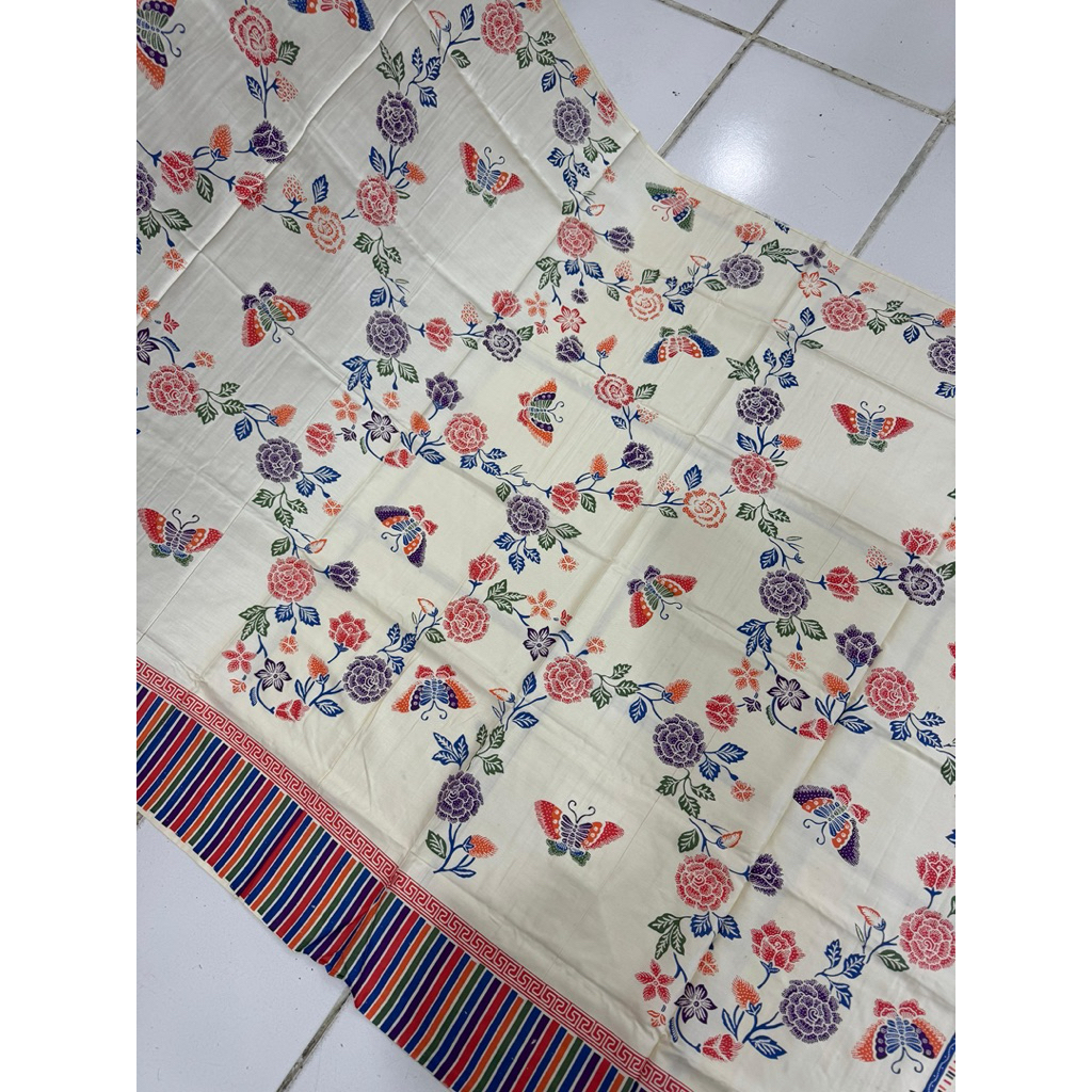 Kain paris lembut hand printing motif encim kupu