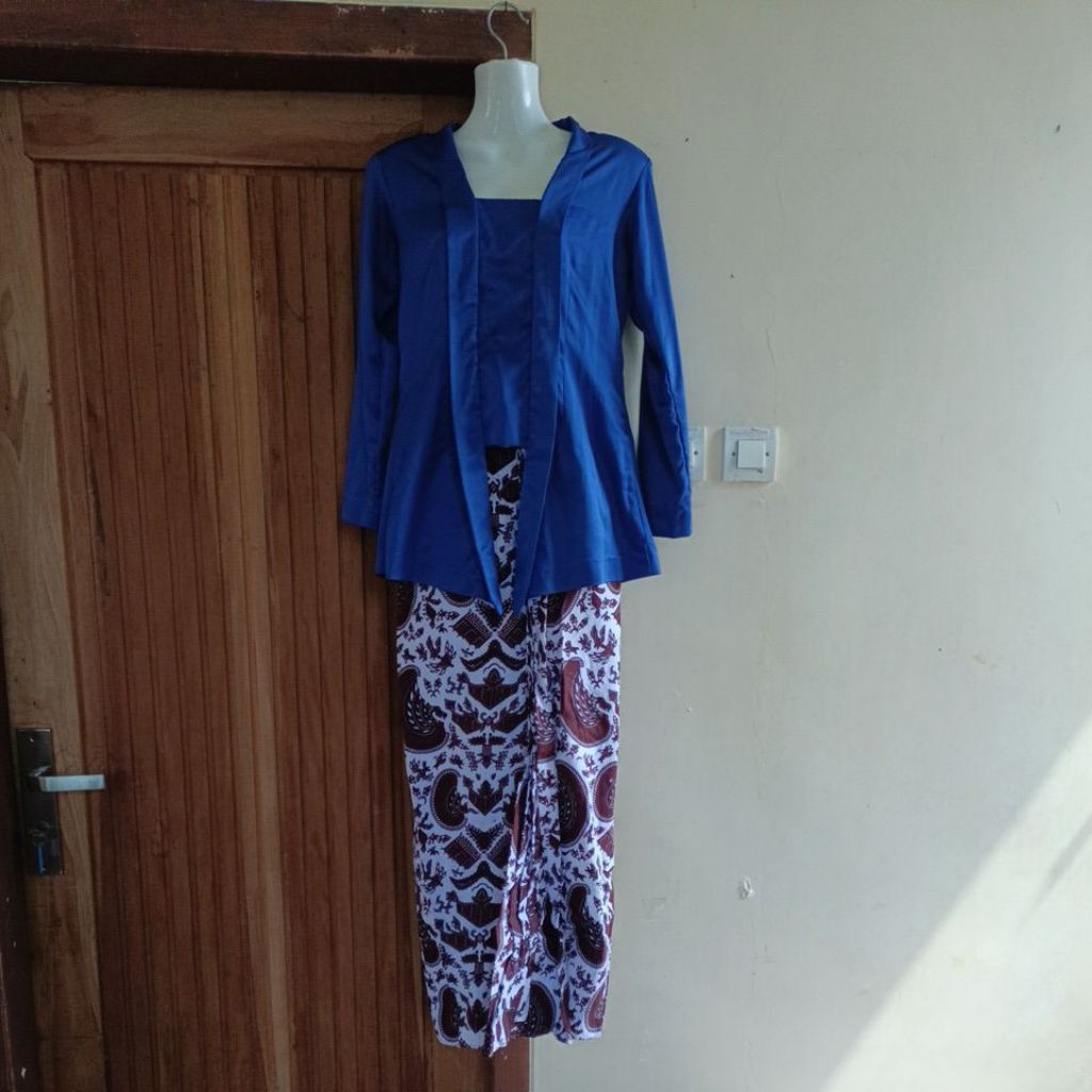 Kebaya biru acara / kebaya wisuda / kebaya karnaval preloved