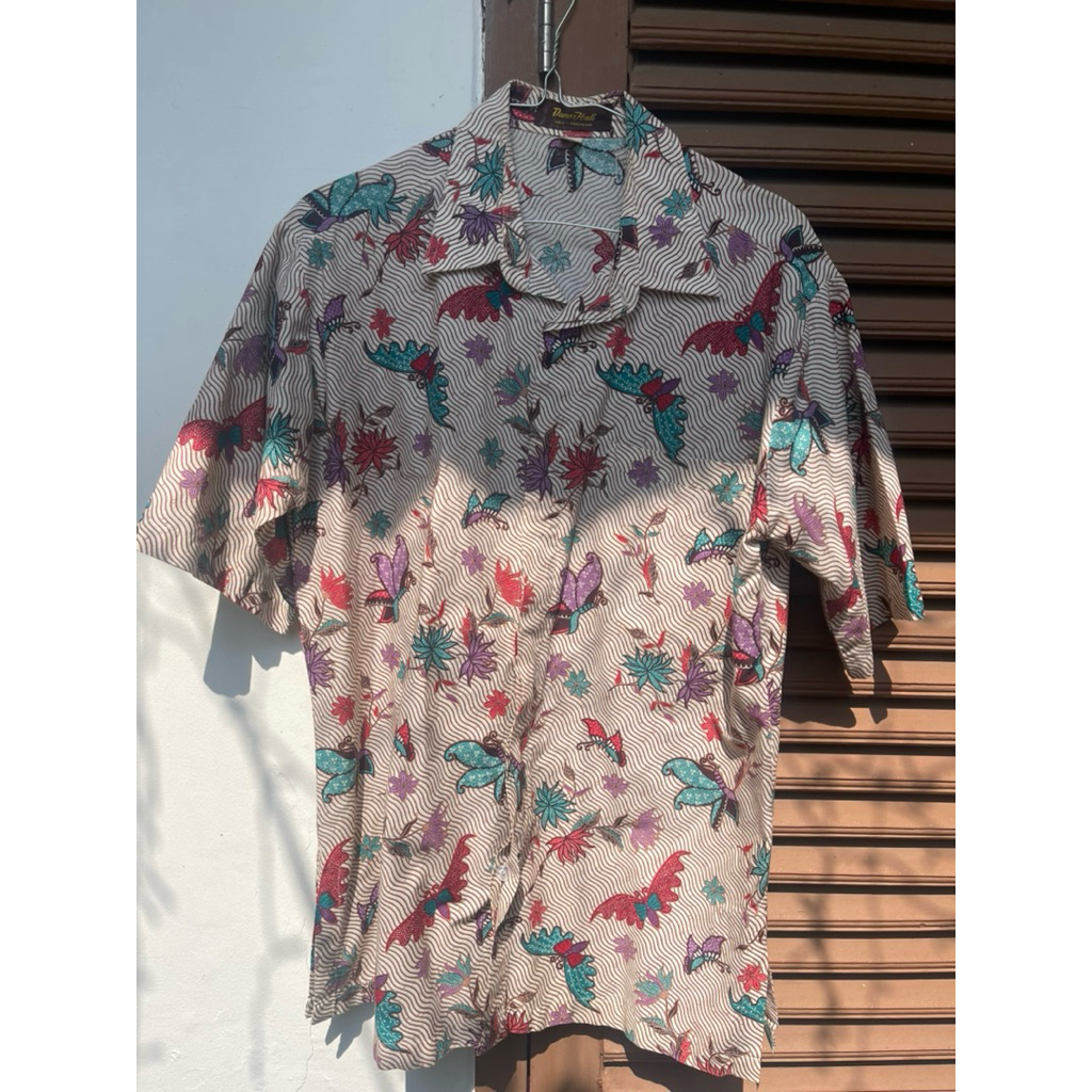 DANAR HADI Colorful Butterfly Broken White Cream Short Sleeves Batik Solo Shirt / Baju Batik Krem Mo