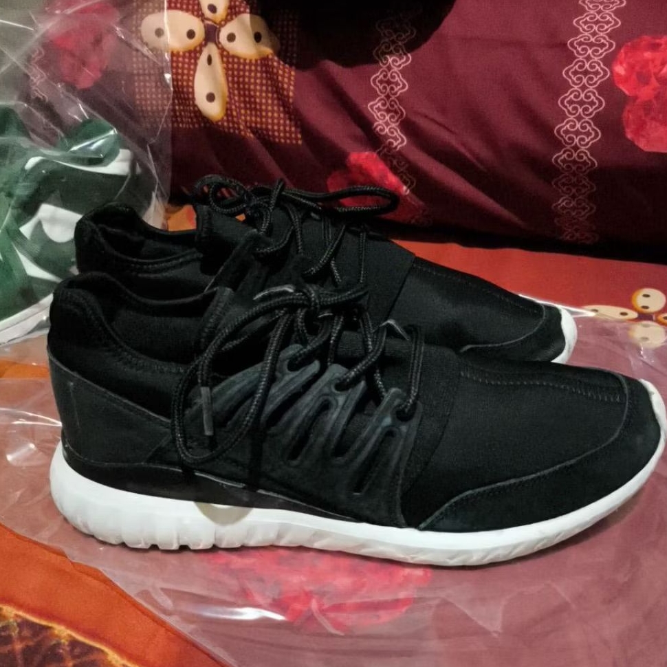 Sepatu Adidas Tubular Radial Black Size 42