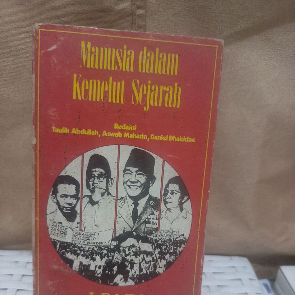 MANUSIA DALAM KEMELUT SEJARAH - TAUFIK ABDULAH