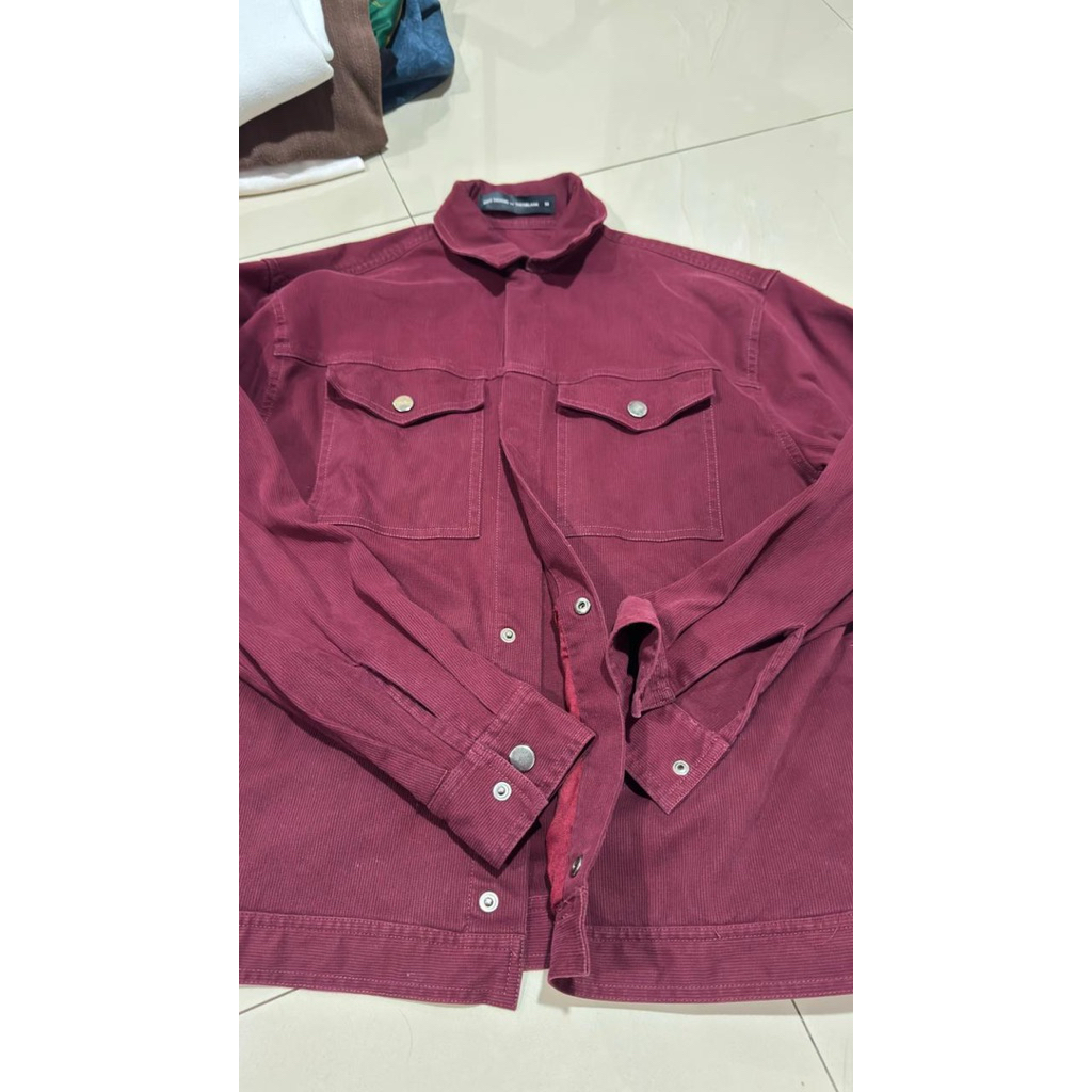 Outer Boxy Isyana Sarasvati X Thenblank sz M Maroon
