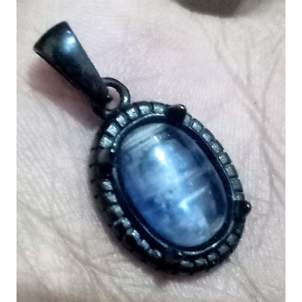 liontin batu blue safir